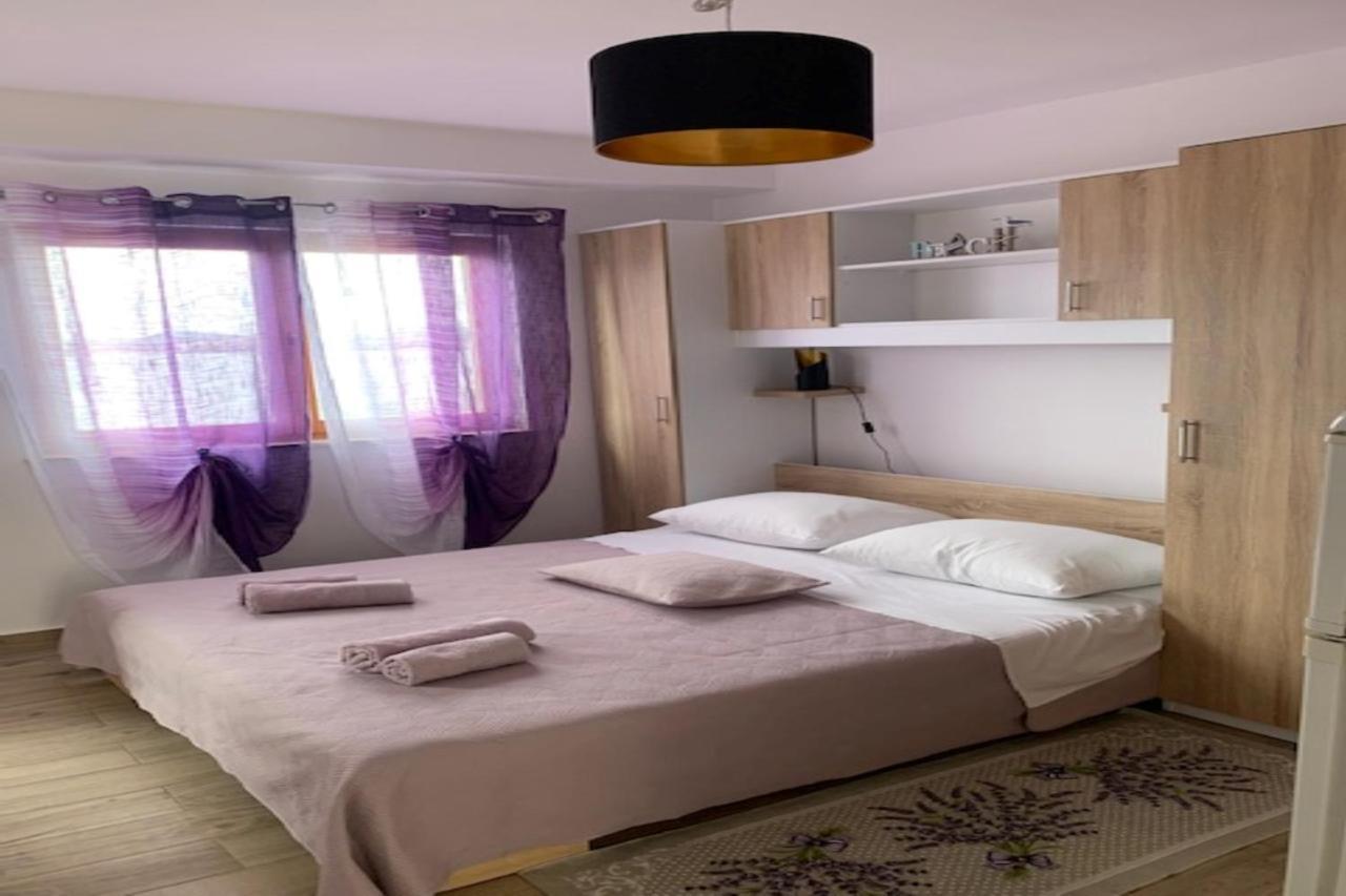 Holiday Apartments Lucic - Feels Like Home, Away From Home Ražanj Eksteriør bilde